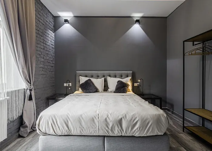 2 Bedroom Moon *